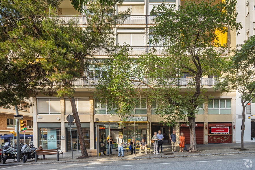 Retail in Barcelona, Barcelona to rent - Building Photo - Image 3 of 5