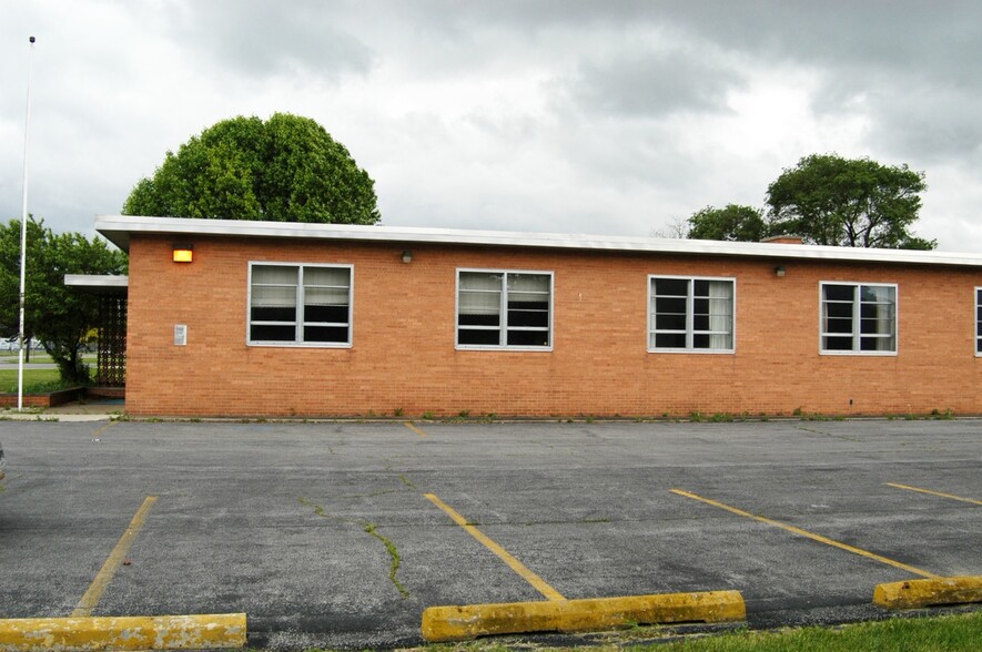 1208 Dickinson St, Fremont, OH for rent - Building Photo - Image 2 of 2