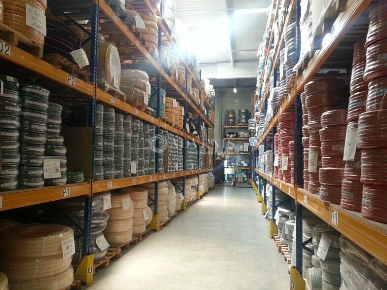 Light Industrial in Noisy-le-Sec to rent - Interior Photo - Image 3 of 6
