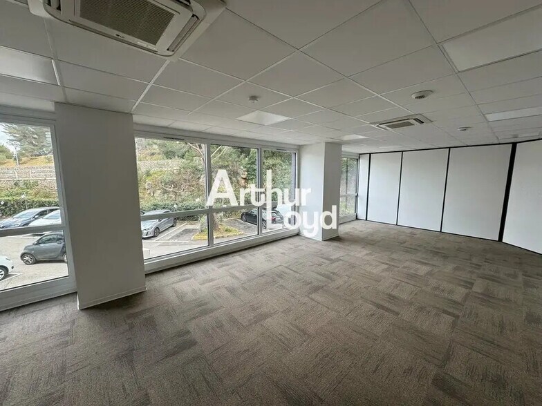 Office in Valbonne to rent - Interior Photo - Image 3 of 18