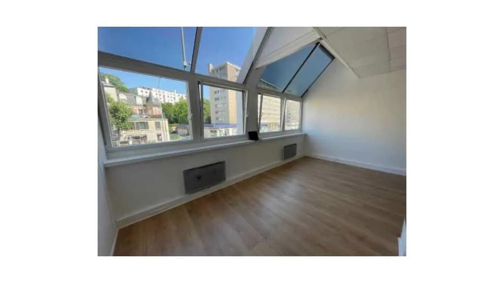 Location Bureaux 85 m² - Photo 1