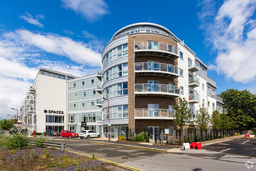 Station Vw, Guildford to rent - Building Photo - Image 2 of 3