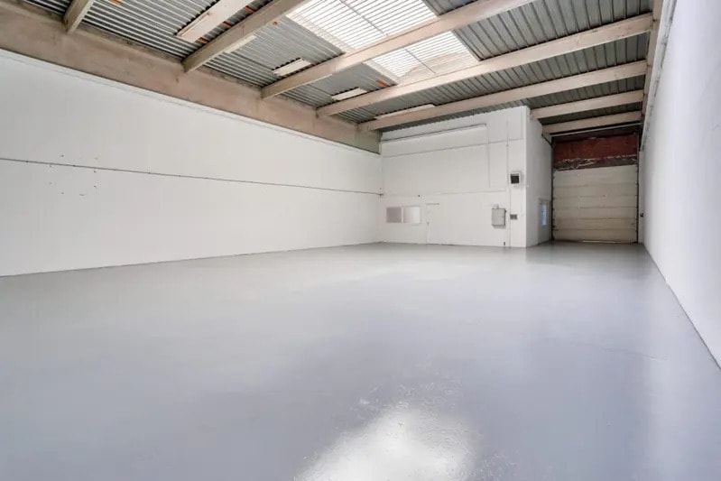 Light Industrial in SAINT-OUEN-L'AUMONE to rent Interior Photo- Image 1 of 12