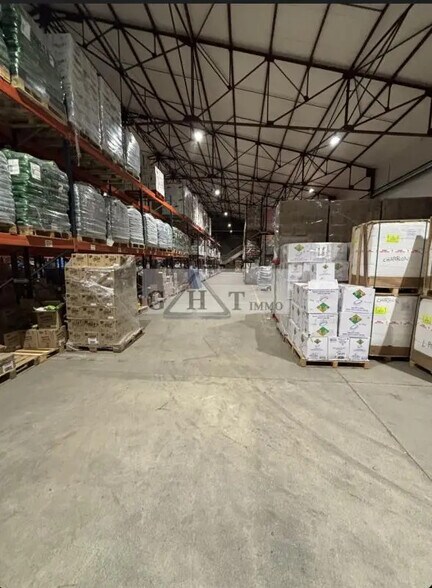 Industrial in Villeneuve-la-Garenne to rent - Interior Photo - Image 2 of 4
