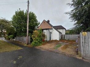 62 Well Ln, Woking to rent Building Photo- Image 2 of 2