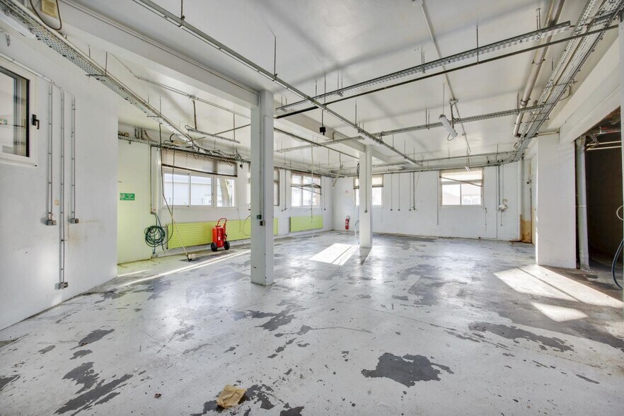 Light Industrial in Palaiseau for sale - Interior Photo - Image 3 of 15