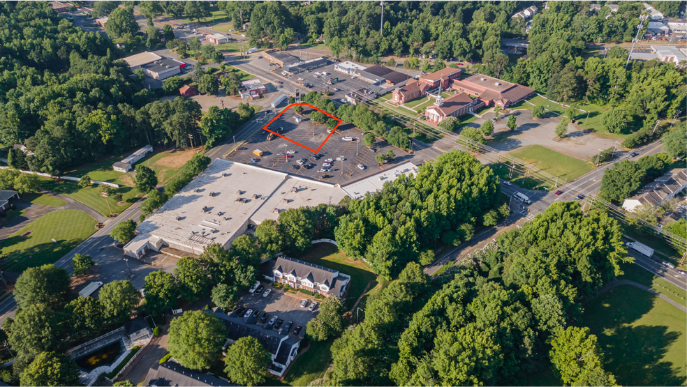 2800 W Sugar Creek Rd, Charlotte, NC for sale - Building Photo - Image 2 of 4