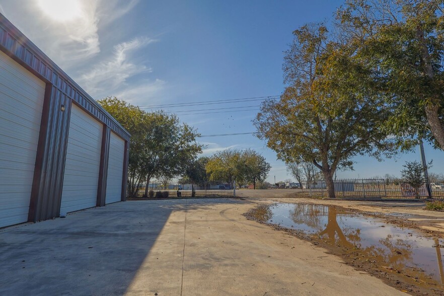 7445 FM 725, Mcqueeney, TX for sale - Building Photo - Image 3 of 4