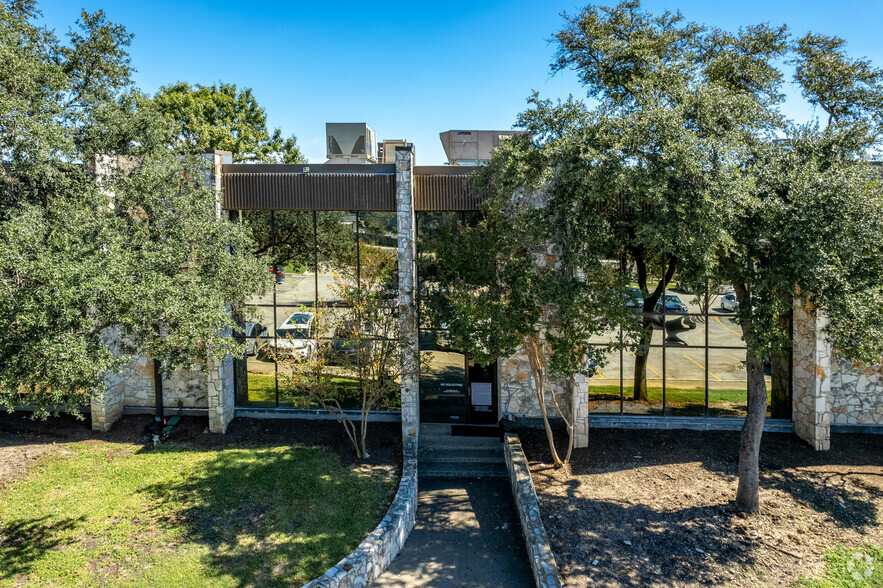 7400 Blanco Rd, San Antonio, TX for rent - Building Photo - Image 2 of 4