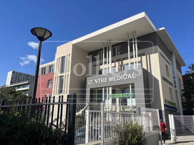 Office in Marseille for sale - Building Photo - Image 1 of 3