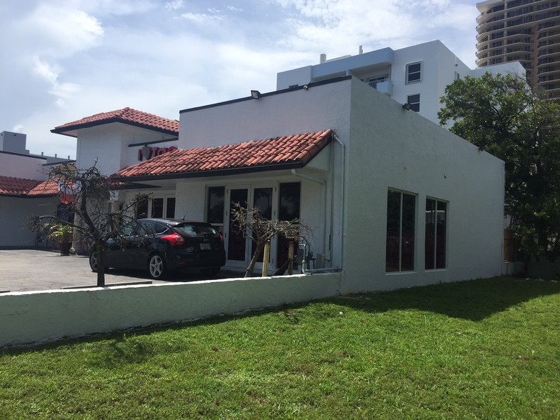 2915 E Las Olas Blvd, Fort Lauderdale, FL for rent - Building Photo - Image 2 of 6