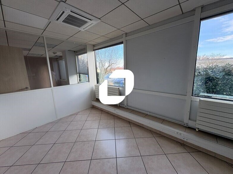 Office in Taluyers to rent - Interior Photo - Image 3 of 9