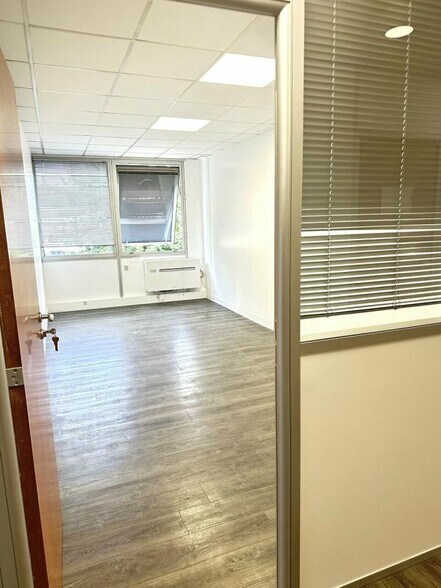 5 Rue Michel Carre, Argenteuil to rent - Interior Photo - Image 3 of 4