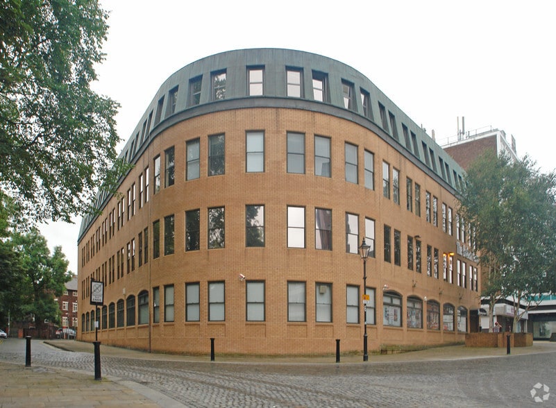 40 Churchgate, Bolton to rent - Building Photo - Image 2 of 9