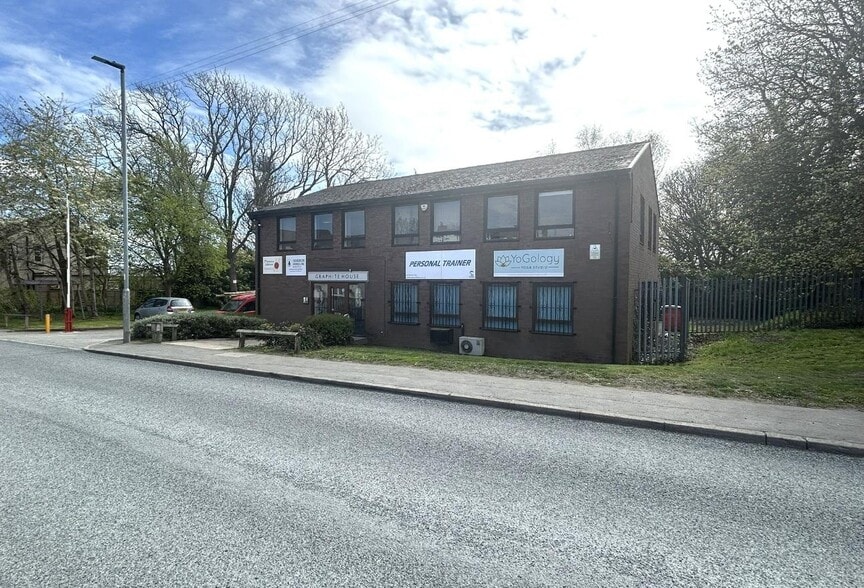 High St, Crigglestone to rent - Building Photo - Image 1 of 1