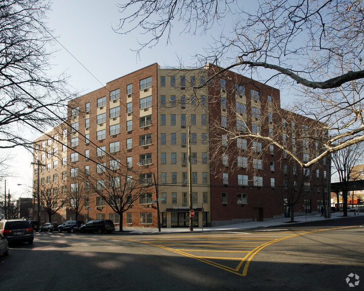 3254 White Plains Rd, Bronx, NY for sale - Primary Photo - Image 1 of 1