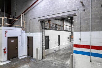 2 Colony Ct, Brampton, ON to rent Interior Photo- Image 2 of 19