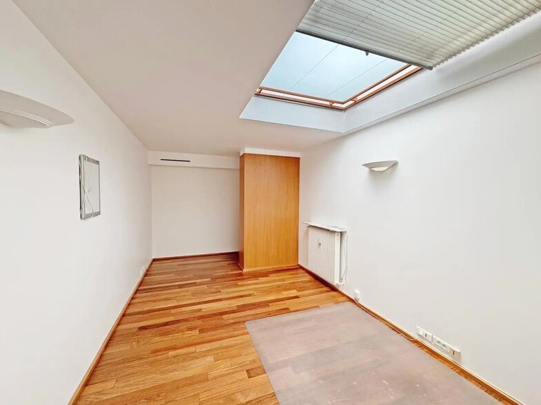 Office in Paris for sale - Interior Photo - Image 3 of 7