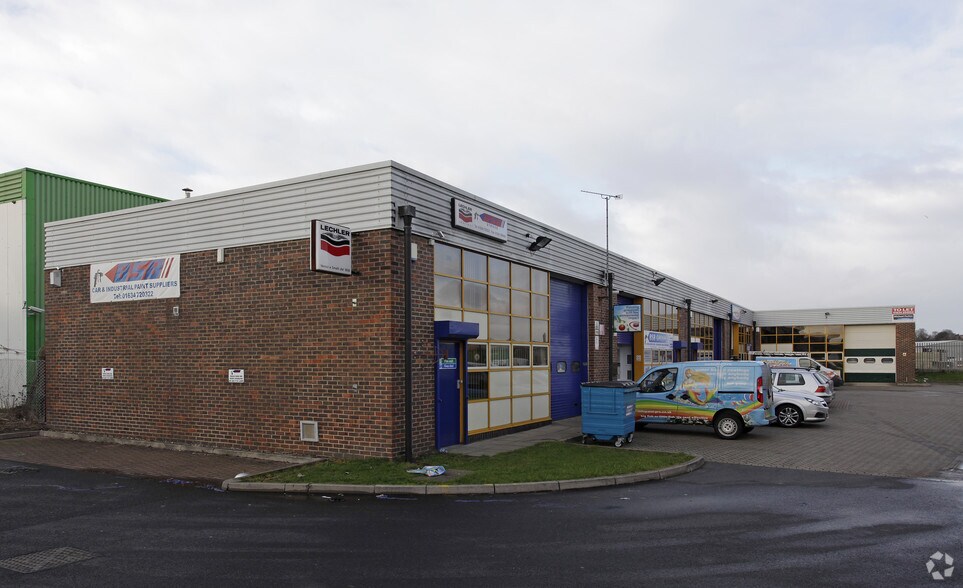 Trident Clos, Rochester for sale - Primary Photo - Image 1 of 1