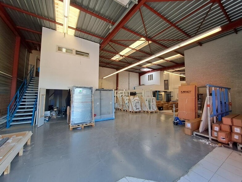 Light Industrial in Lentilly for sale - Interior Photo - Image 1 of 5
