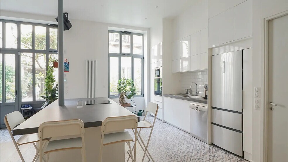 Office in Paris for sale - Building Photo - Image 1 of 11