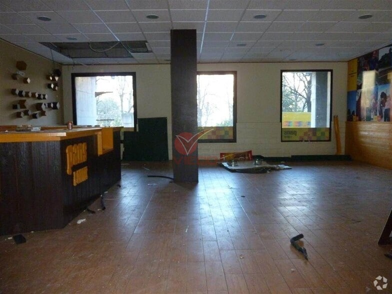 Retail in Cuenca, Cuenca to rent - Interior Photo - Image 1 of 1