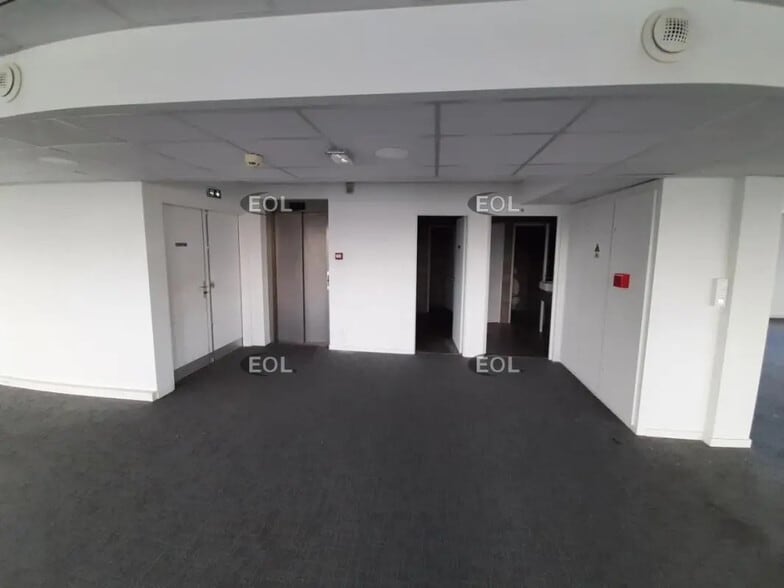 Office in Ivry-sur-Seine to rent - Interior Photo - Image 3 of 3