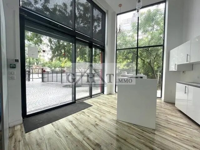 Retail in Ivry-sur-Seine to rent Interior Photo- Image 1 of 11