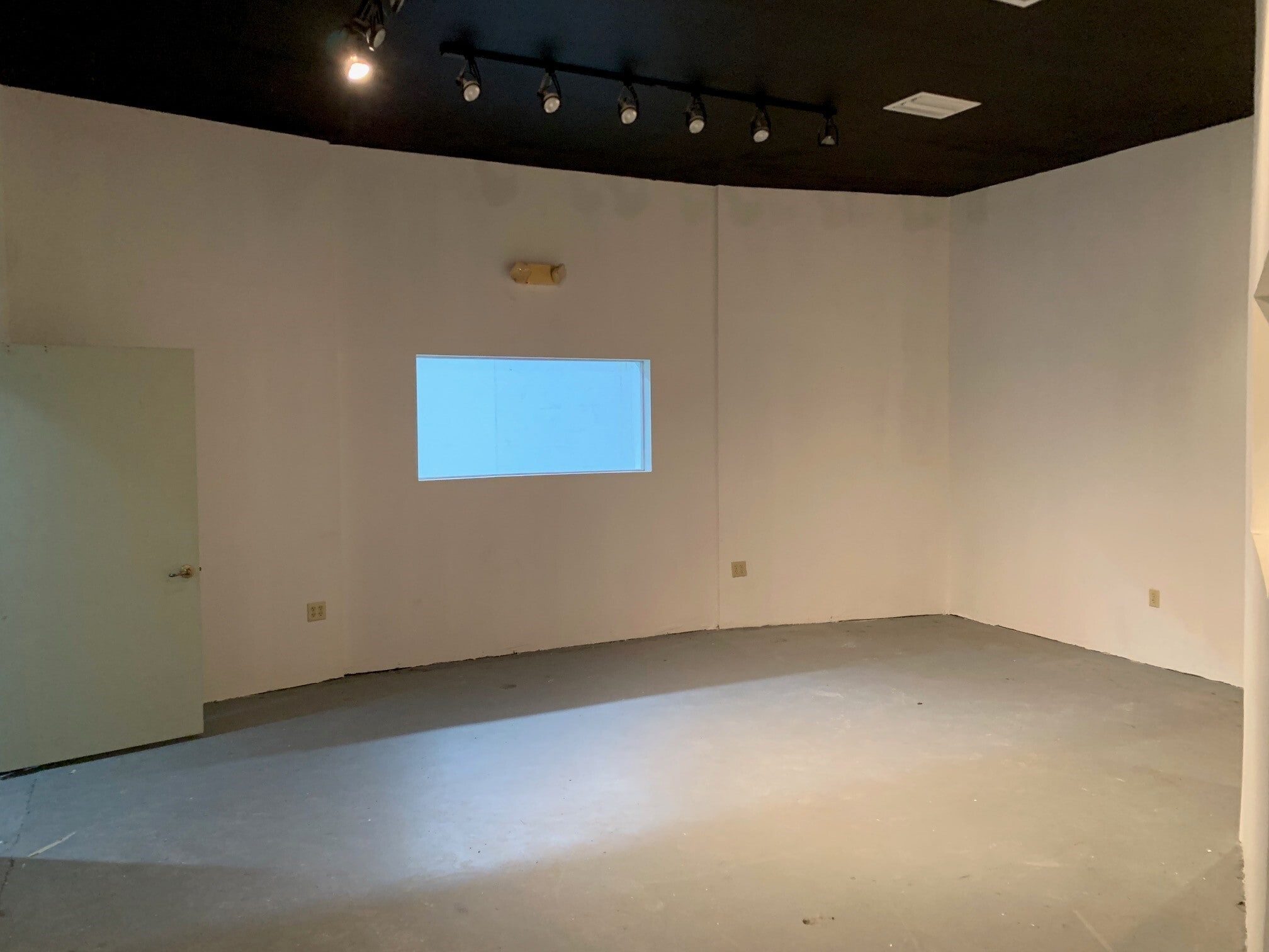 14200-14238 SW 136th St, Miami, FL to rent Interior Photo- Image 1 of 6