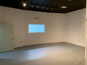 14200-14238 SW 136th St, Miami, FL to rent Interior Photo- Image 1 of 6