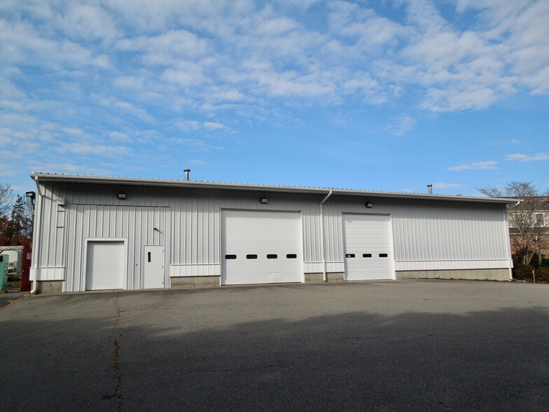 62 Industrial Park Rd, Plymouth, MA for rent - Building Photo - Image 2 of 9