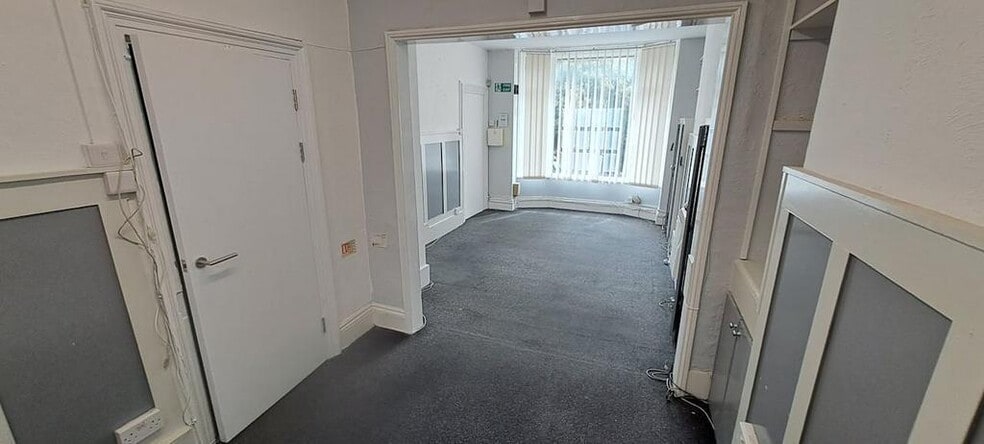 22 Queens Rd, Brighton to rent - Building Photo - Image 2 of 9