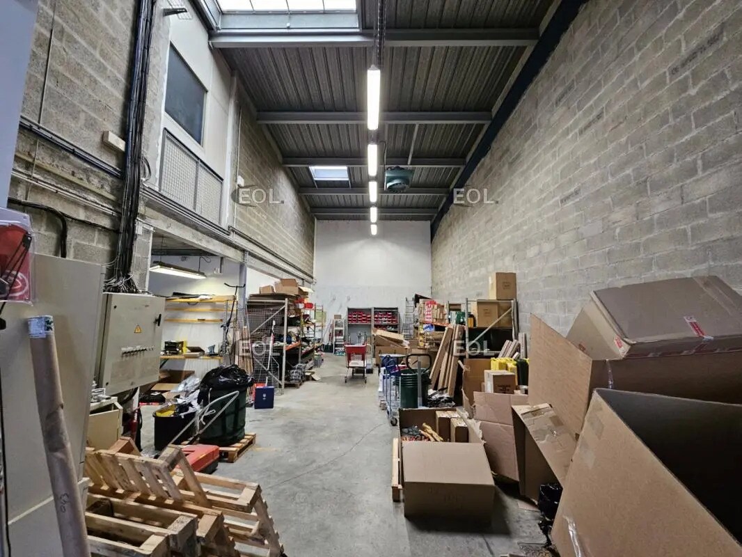 Light Industrial in Fresnes to rent Interior Photo- Image 1 of 8