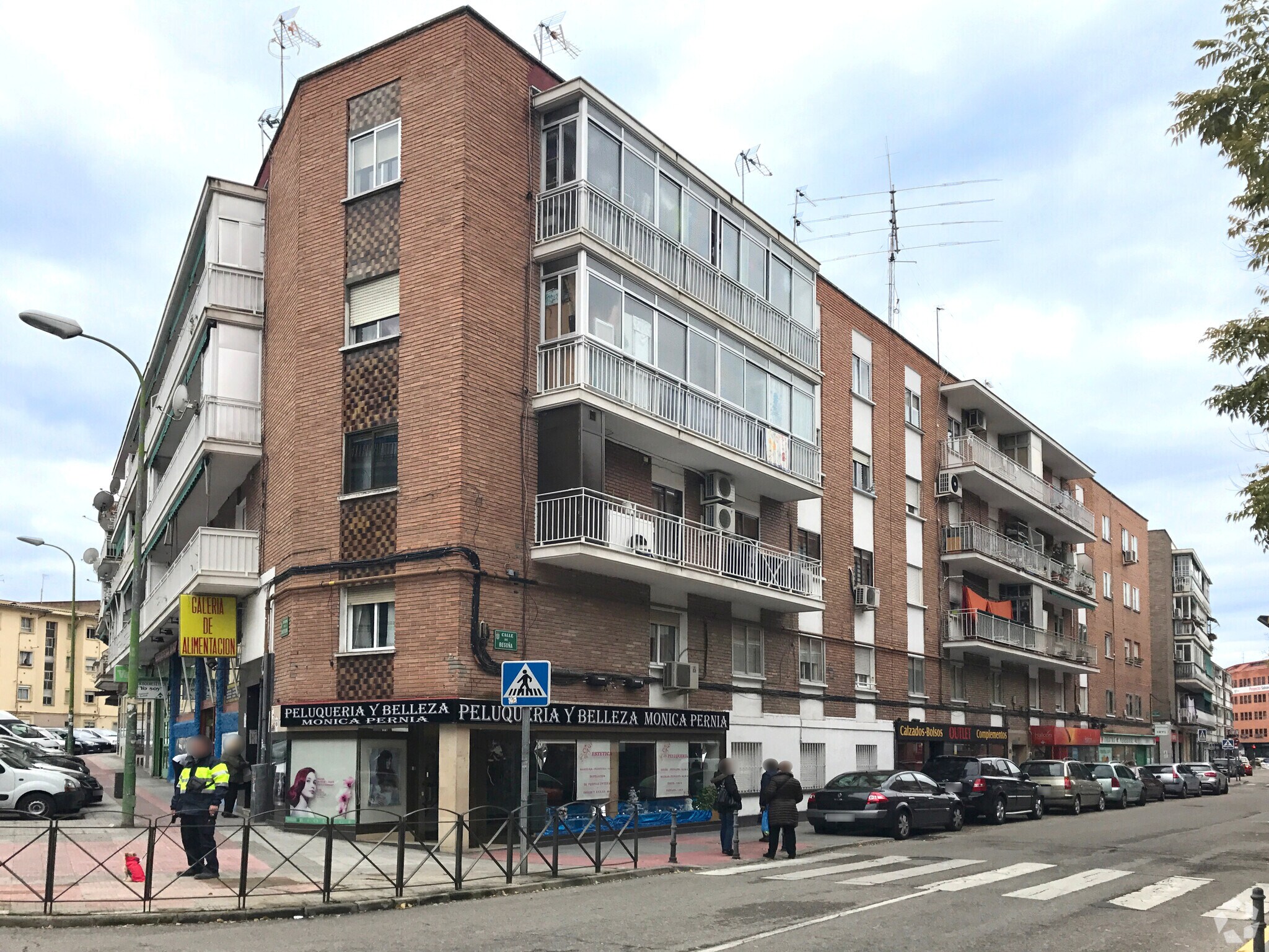 Retail in Coslada, Madrid to rent Primary Photo- Image 1 of 3