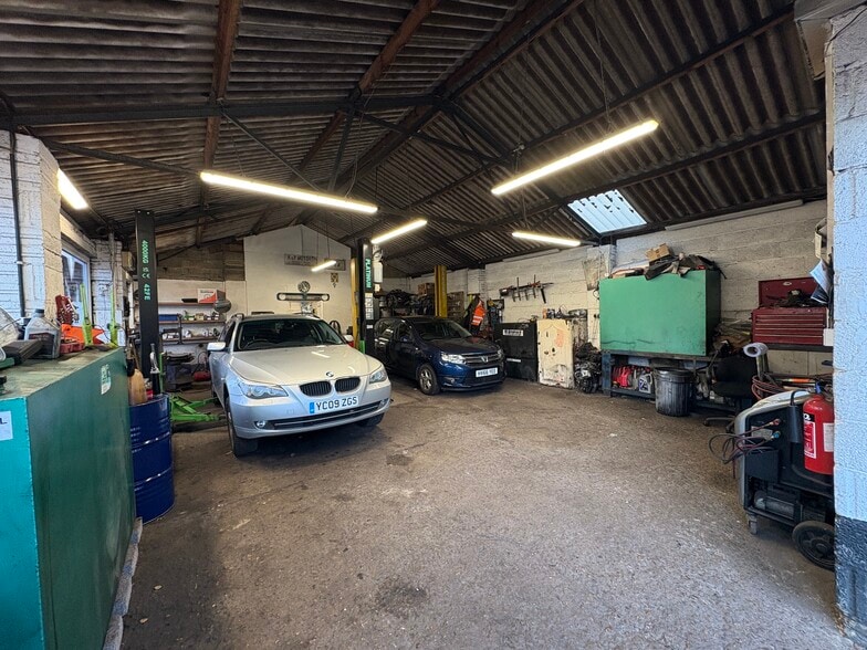 187 Lyndhurst Rd, Southampton to rent - Interior Photo - Image 2 of 7