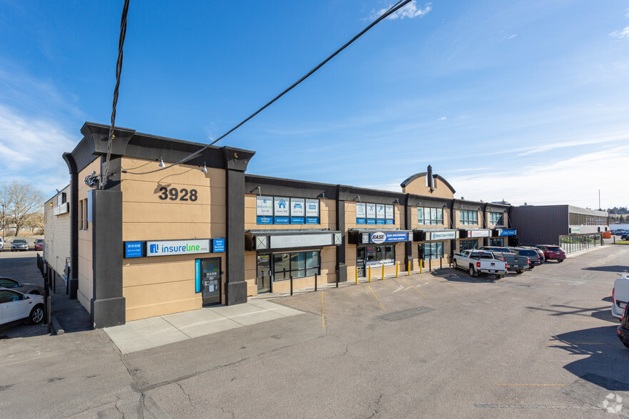 3920-3928 Edmonton Trl NE, Calgary, AB for rent - Building Photo - Image 1 of 7