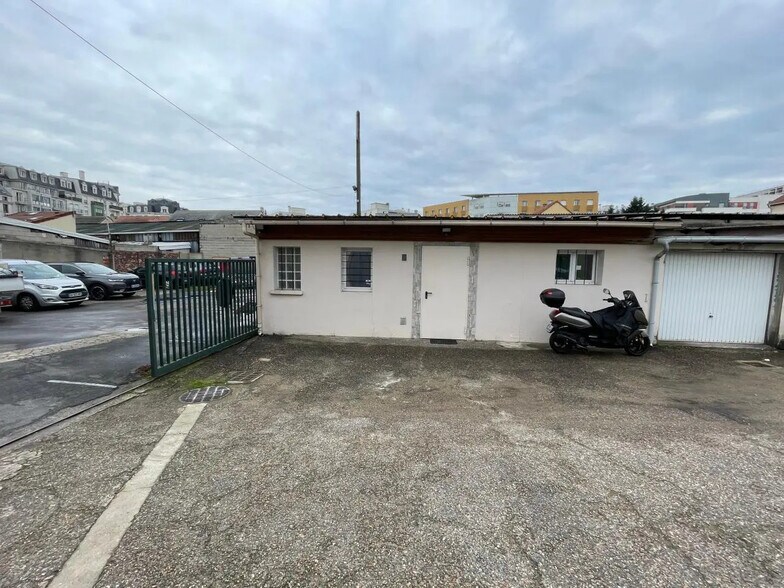 Office in Nanterre to rent - Building Photo - Image 3 of 7