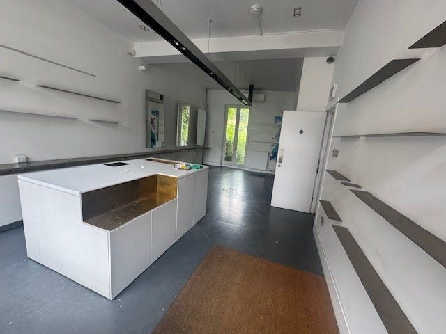 52 Stoke Newington Church St, London to rent - Interior Photo - Image 3 of 13