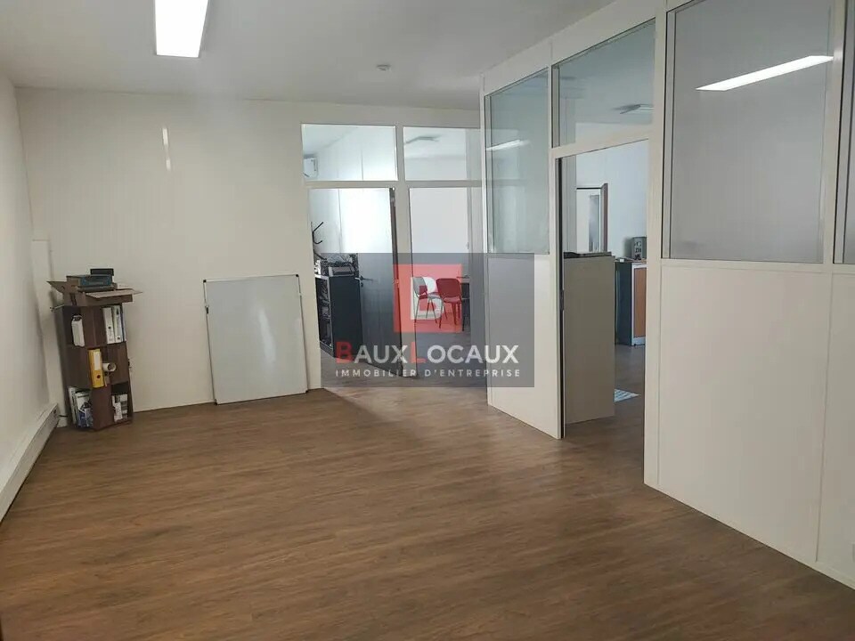 Location Bureaux 141 m² - Photo 1