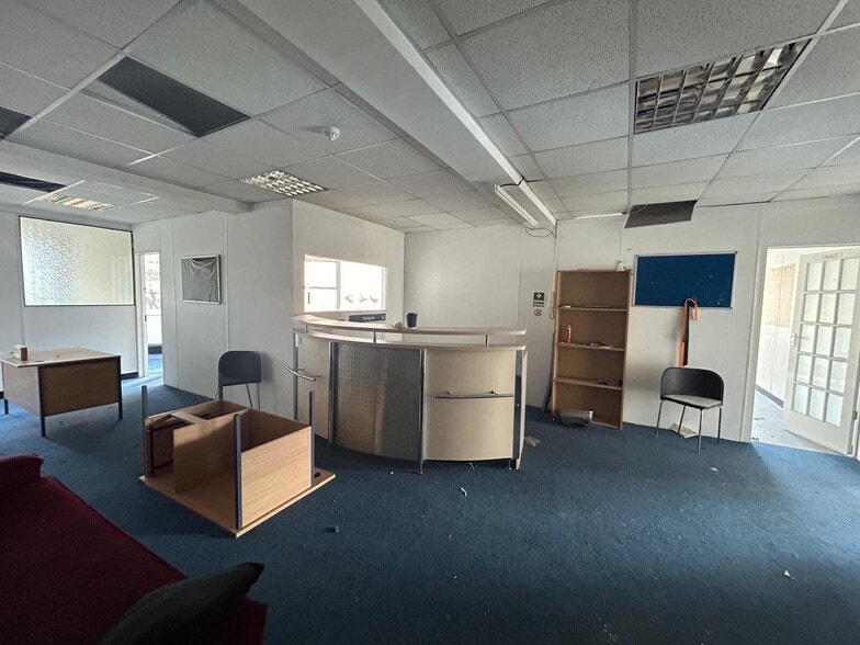 28-34 Chapel St, Luton to rent - Building Photo - Image 3 of 3