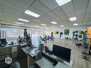 4B Wigan Rd, Bolton to rent Interior Photo- Image 2 of 4