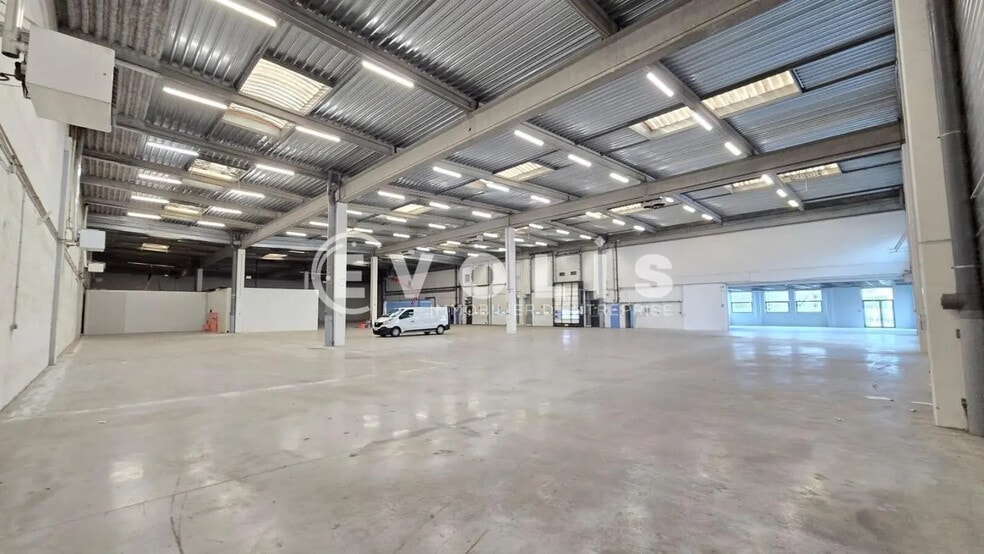 47 Rue Ernest Renan, Ivry-sur-Seine to rent - Interior Photo - Image 3 of 11