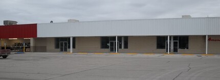 1403-1515 S Santa Fe Ave, Chanute, KS for rent Building Photo- Image 1 of 4