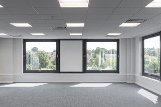 65-71 London Rd, Redhill to rent Interior Photo- Image 2 of 9