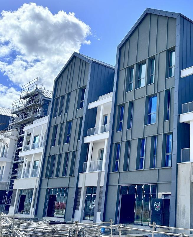 Retail in Serris to rent Building Photo- Image 1 of 12