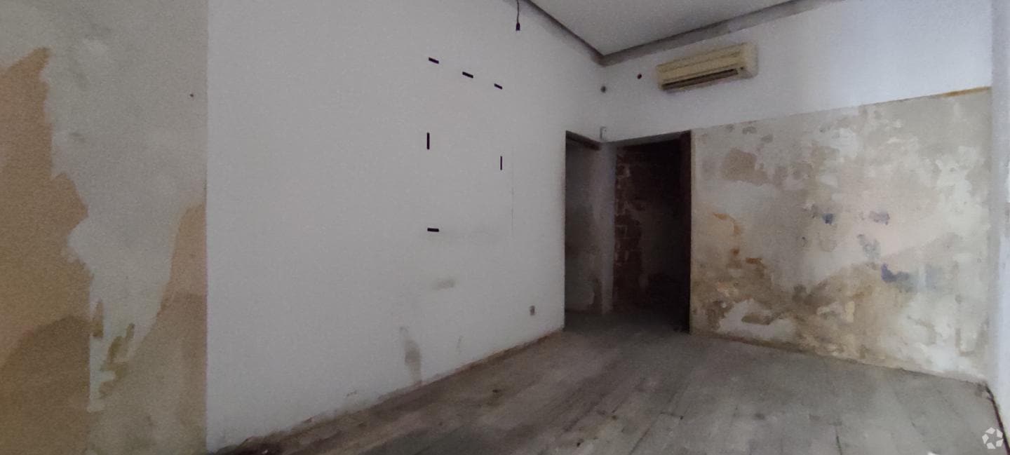 Madrid, MAD 28015 - Unit Puerta 01 - - Interior Photo - Image 2 of 22