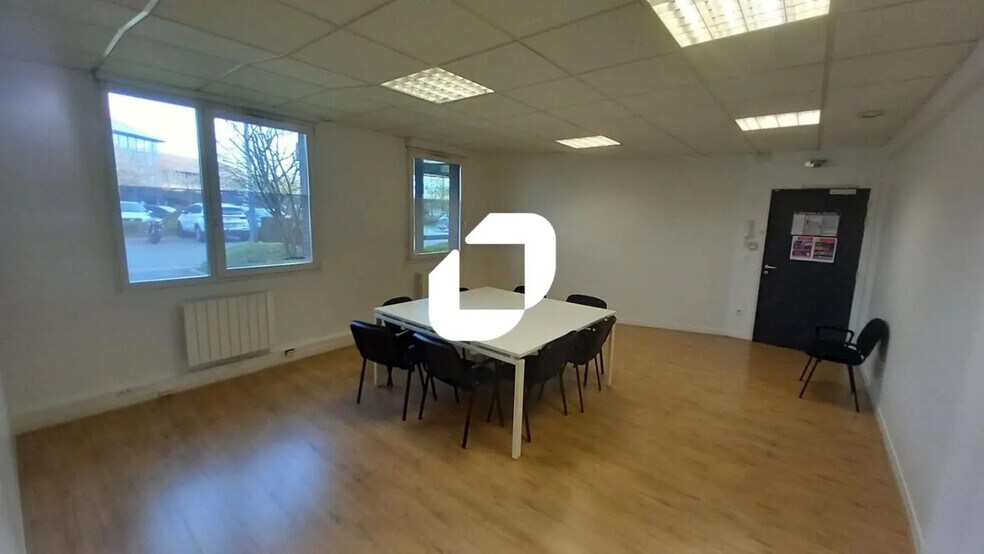 27 Rue Du Carrousel, Villeneuve-d'Ascq to rent - Interior Photo - Image 2 of 6