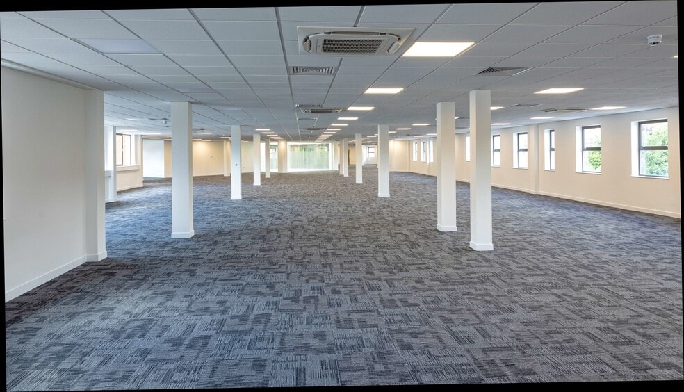 New North Rd, Exeter to rent - Interior Photo - Image 3 of 5