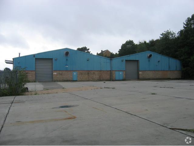 Towers Rd, Grays to rent - Building Photo - Image 2 of 3