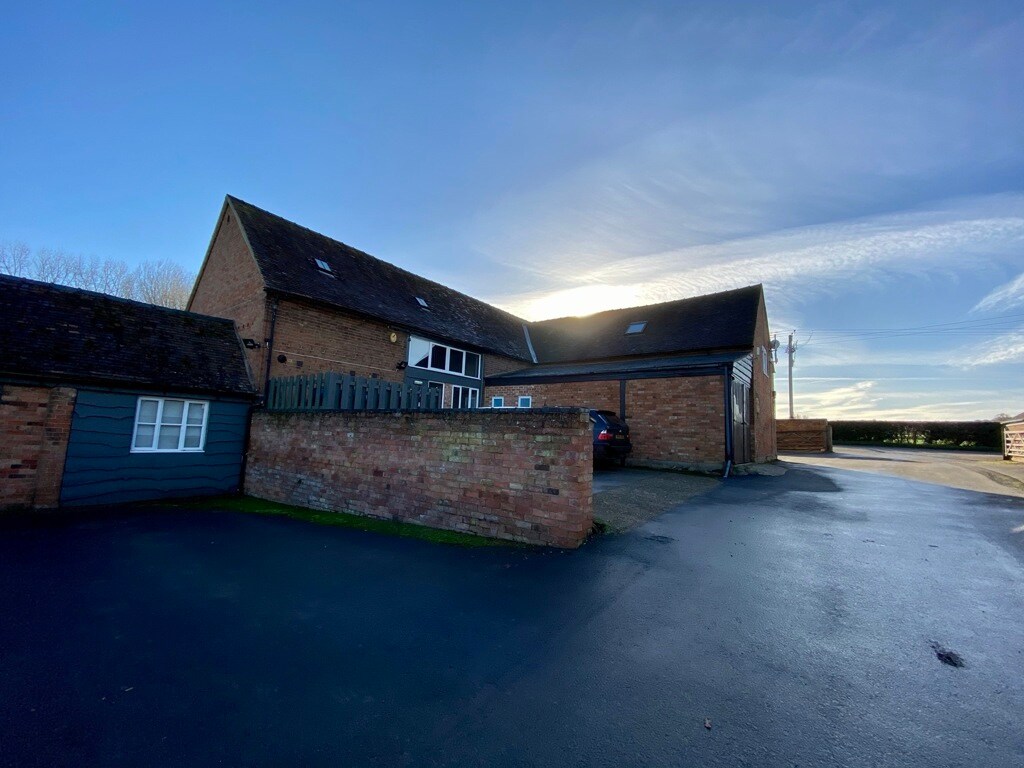 Atherstone Barns, Atherstone On Stour, Stratford Upon Avon to rent Building Photo- Image 1 of 3